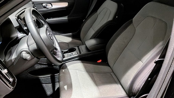 Volvo XC40 8 of 12