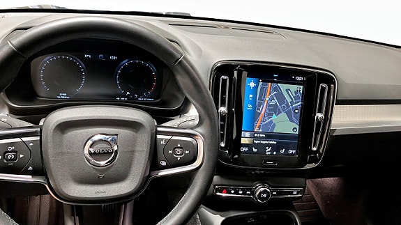 Volvo XC40 10 of 12