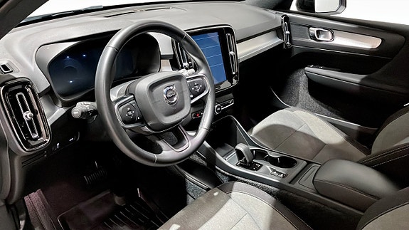 Volvo XC40 7 of 12