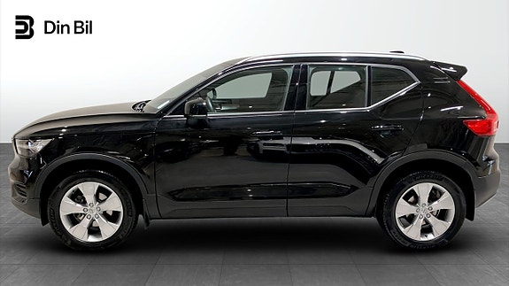 Volvo XC40 2 of 12