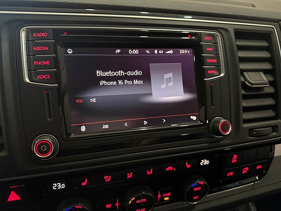 Volkswagen Multivan 13 of 28