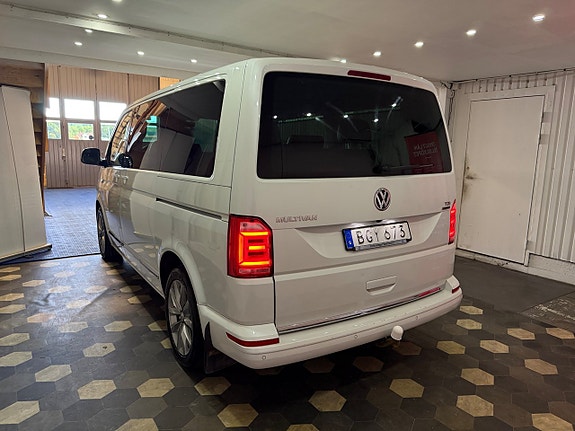 Volkswagen Multivan 5 of 28