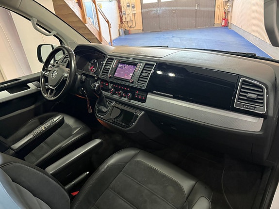 Volkswagen Multivan 25 of 28