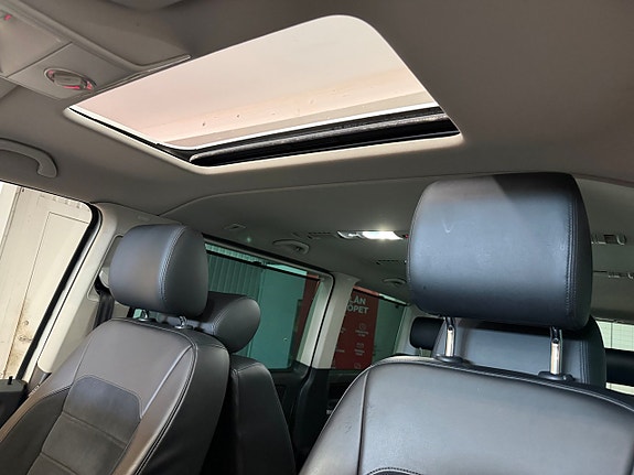 Volkswagen Multivan 26 of 28