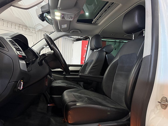 Volkswagen Multivan 7 of 28