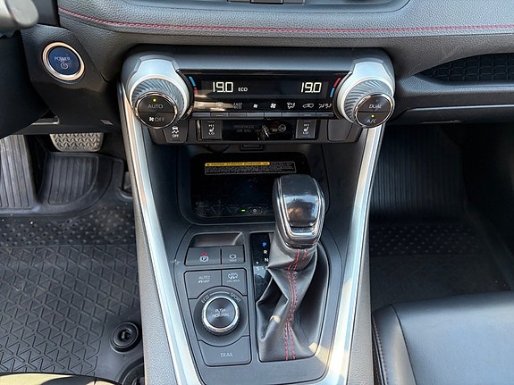Toyota RAV4 13 of 19