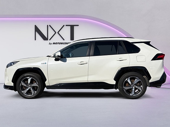Toyota RAV4 2 of 19