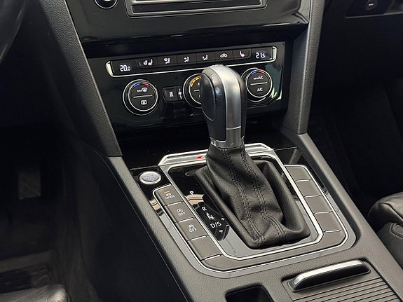 Volkswagen Passat 15 of 25