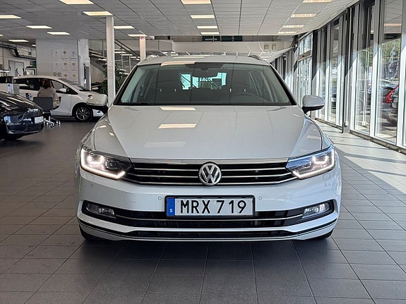 Volkswagen Passat 7 of 25