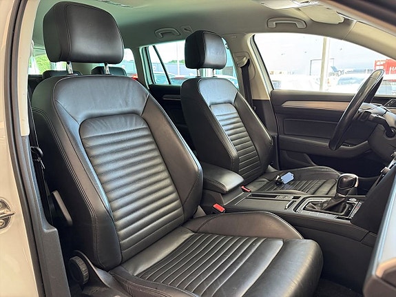 Volkswagen Passat 12 of 25