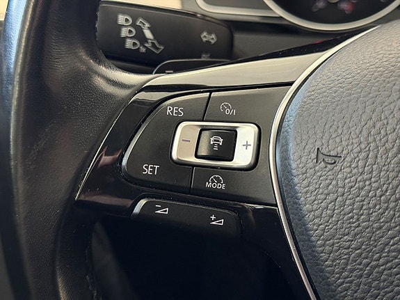 Volkswagen Passat 16 of 25