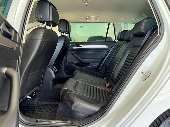 Volkswagen Passat 14 of 25