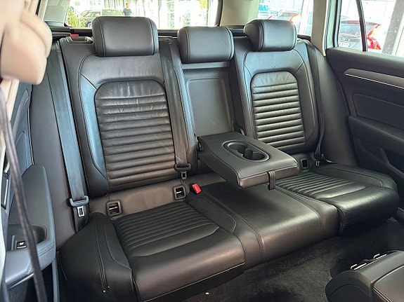 Volkswagen Passat 13 of 25