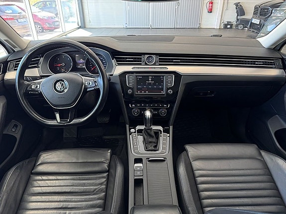 Volkswagen Passat 10 of 25