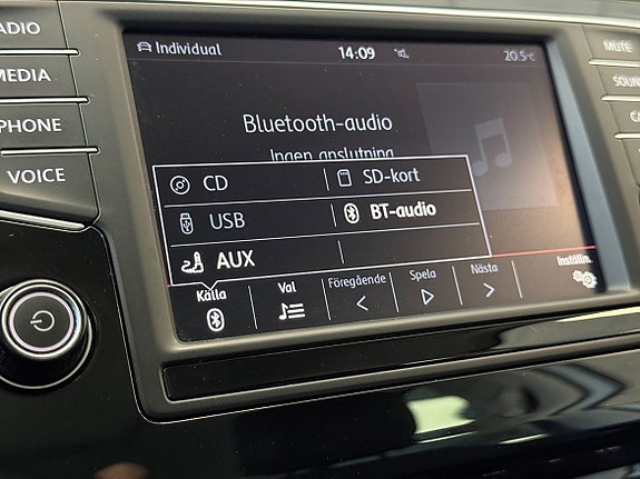 Volkswagen Passat 19 of 25