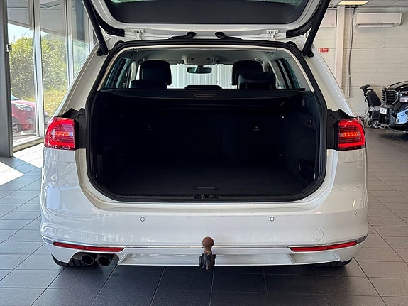 Volkswagen Passat 23 of 25