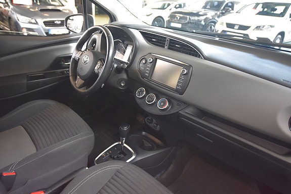 Toyota Yaris 9 of 14