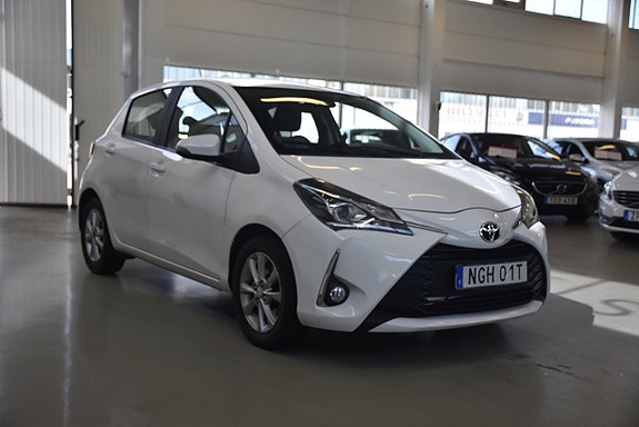 Toyota Yaris 2 of 14