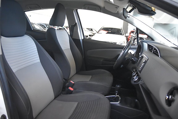 Toyota Yaris 8 of 14