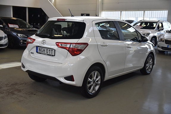 Toyota Yaris 3 of 14