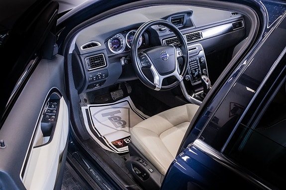 Volvo V70 13 of 23