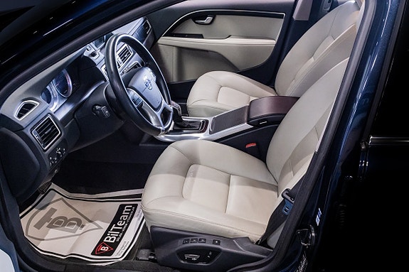 Volvo V70 14 of 23