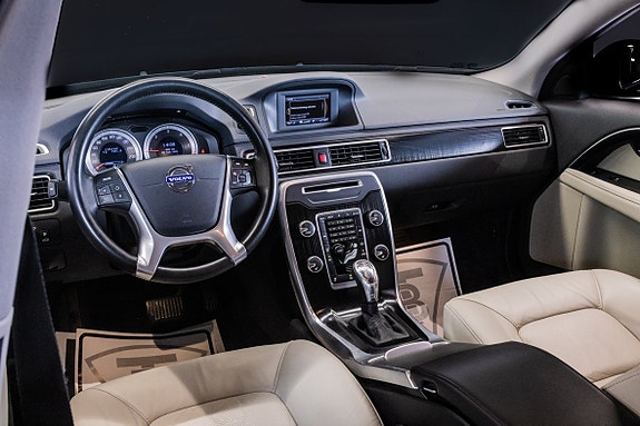 Volvo V70 18 of 23