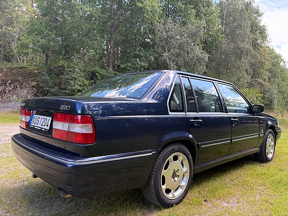 Volvo S90 2 of 18