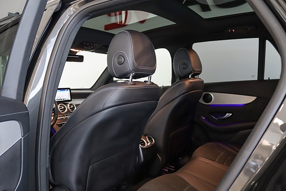 Mercedes-Benz GLC300 de 16 of 19