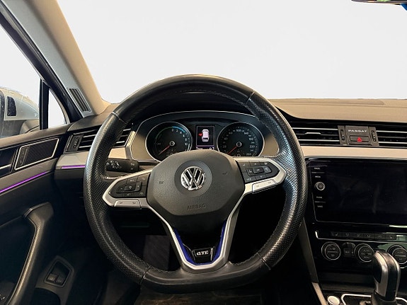 Volkswagen Passat 13 of 19