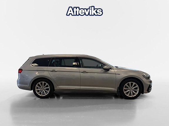 Volkswagen Passat 2 of 19