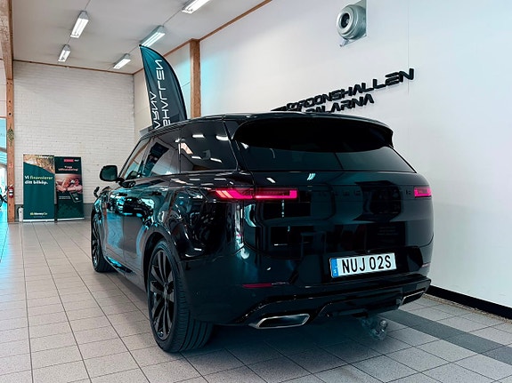 Land Rover Range Rover Sport 7 of 30