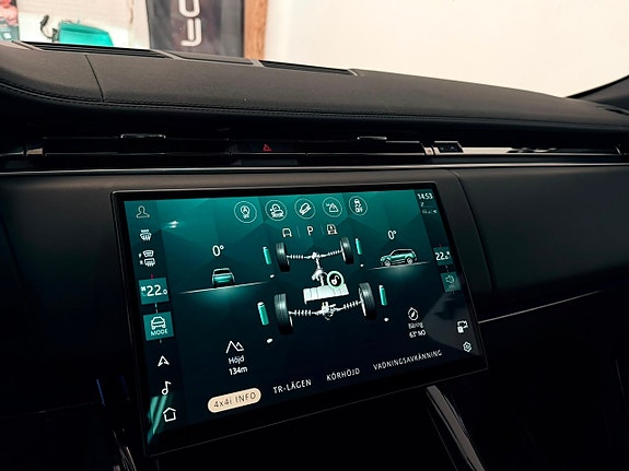 Land Rover Range Rover Sport 22 of 30