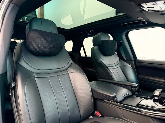 Land Rover Range Rover Sport 9 of 30