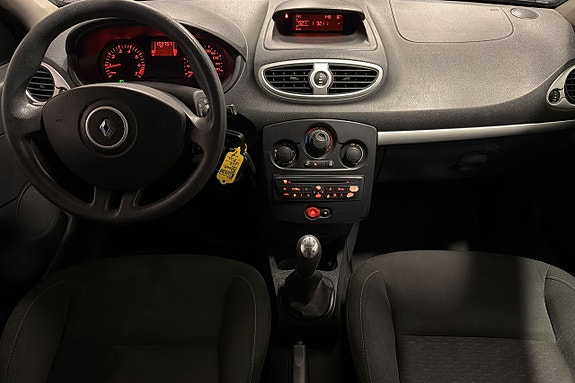 Renault Clio 14 of 15