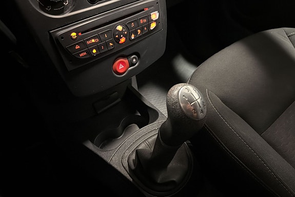 Renault Clio 11 of 15