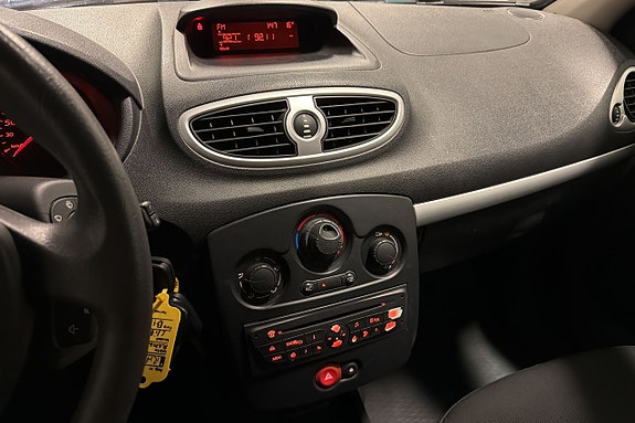 Renault Clio 10 of 15