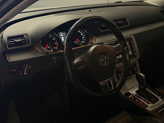 Volkswagen Passat 7 of 15