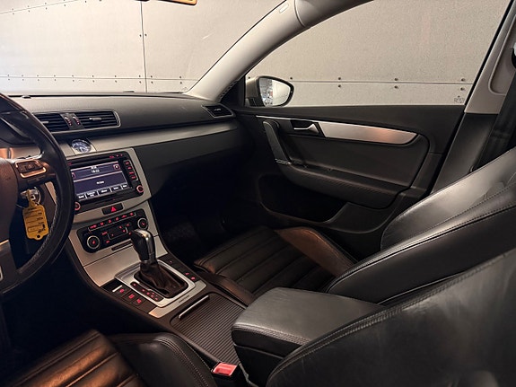 Volkswagen Passat 8 of 15
