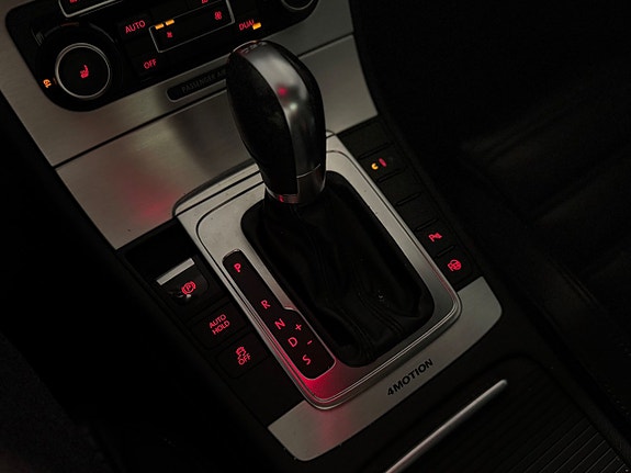 Volkswagen Passat 13 of 15