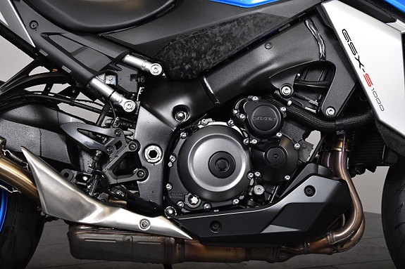 Suzuki GSX-S 1000 / GPR Slipon / Tailtidy 10 of 19