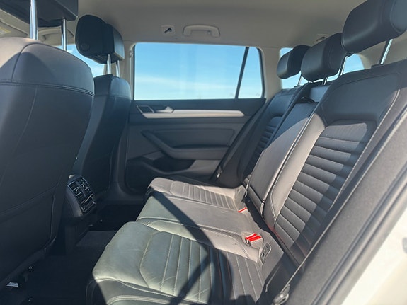 Volkswagen Passat Alltrack 11 of 12