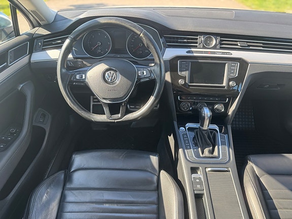 Volkswagen Passat Alltrack 8 of 12