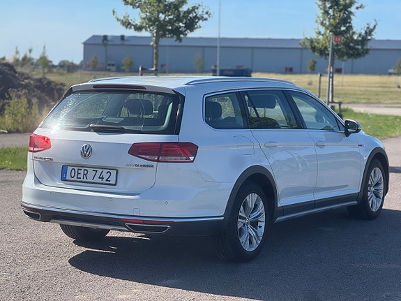 Volkswagen Passat Alltrack 4 of 12