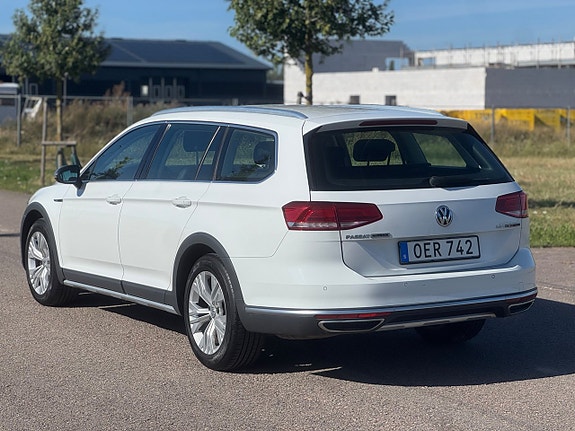 Volkswagen Passat Alltrack 6 of 12