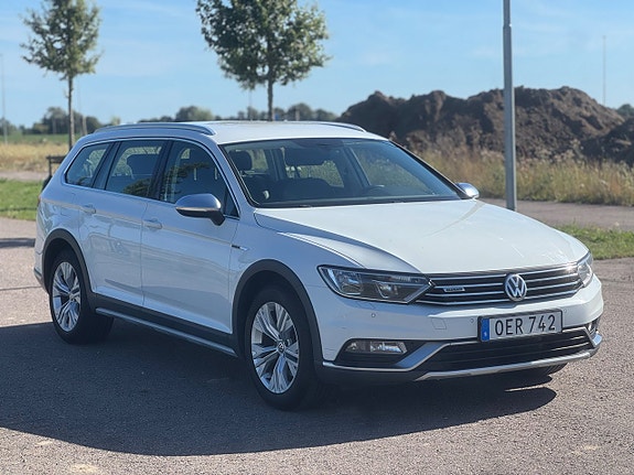 Volkswagen Passat Alltrack 3 of 12