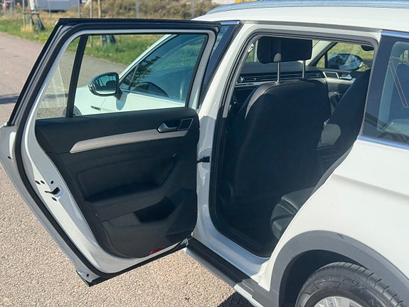 Volkswagen Passat Alltrack 10 of 12
