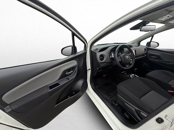 Toyota Yaris 9 of 30