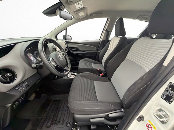 Toyota Yaris 10 of 30