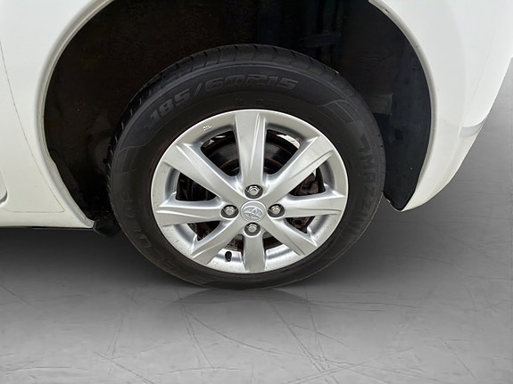 Toyota Yaris 30 of 30